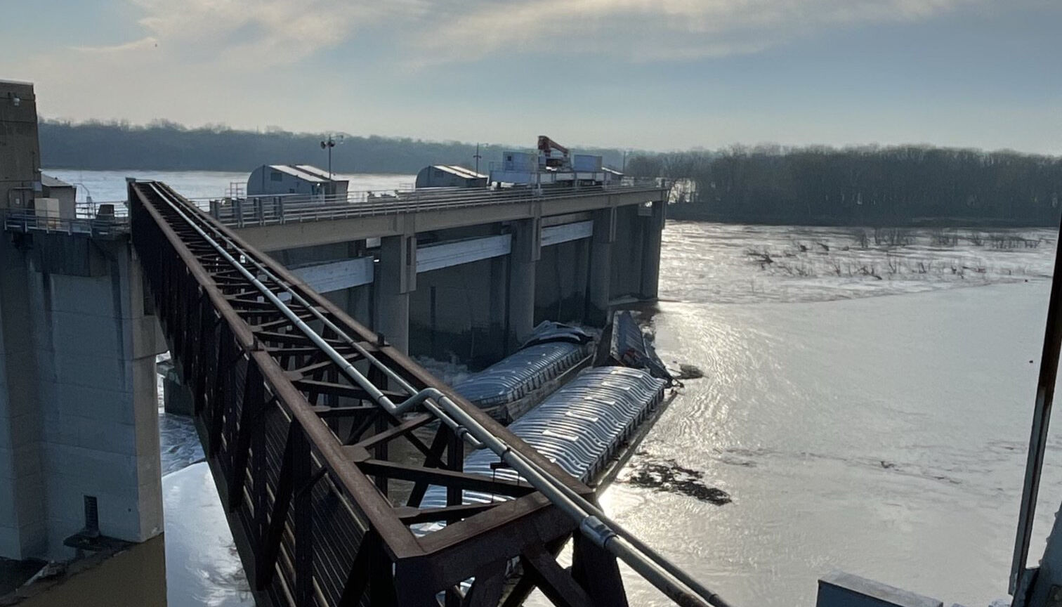 March 28, 2023 barge incident on the Ohio River in Louisville